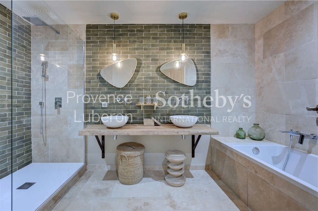 Maison à ROUSSILLON