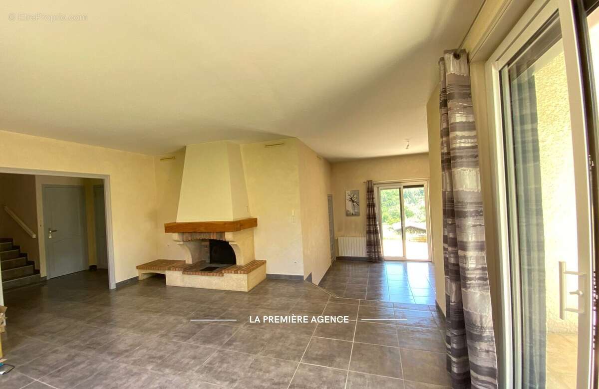 Maison 122 m² à Saint-Forgeux  - photo 2