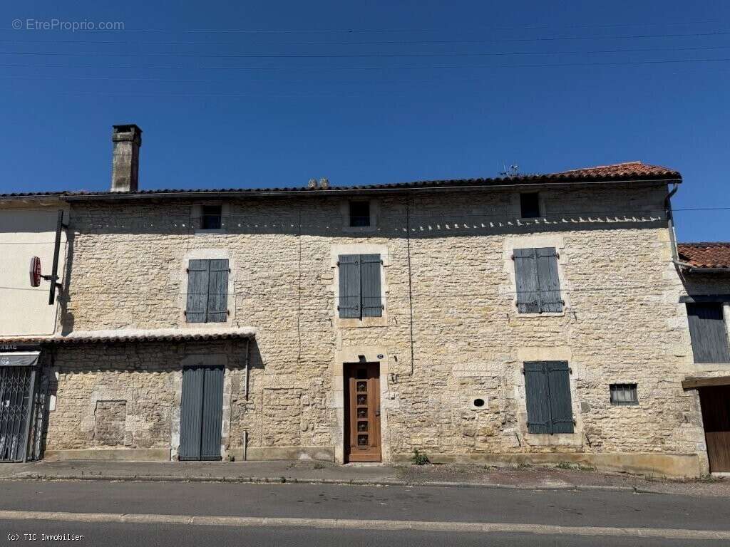 Maison à RUFFEC