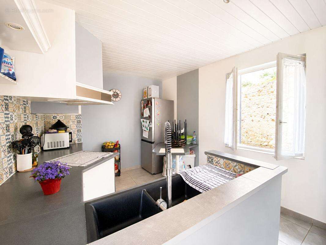 Maison avec  cour et stationnement - photo 4