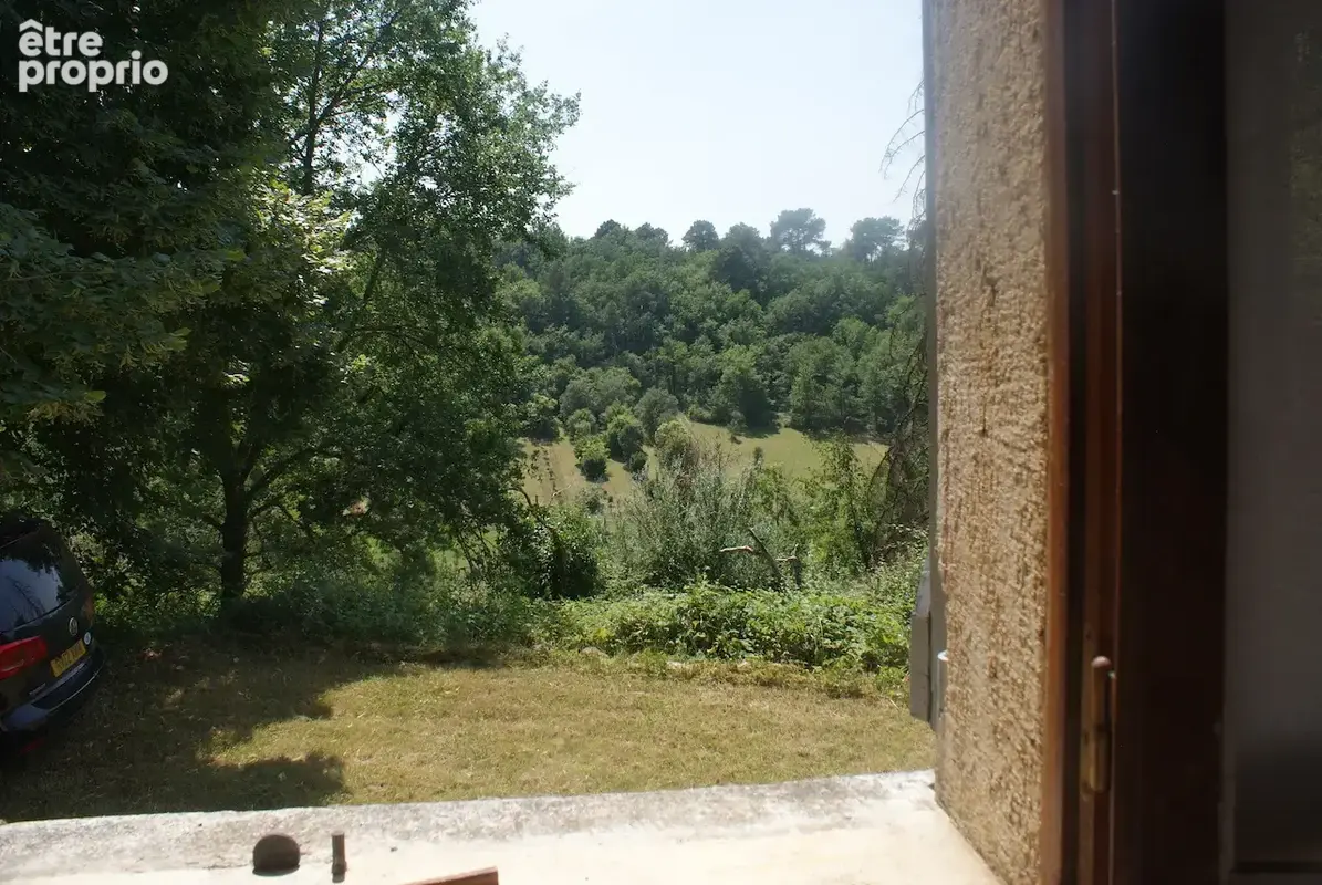 A VOIR. Belle maison en pierre de 4 chambres avec dépendances et vues sur terrain d'environ 2811m2 - photo 4