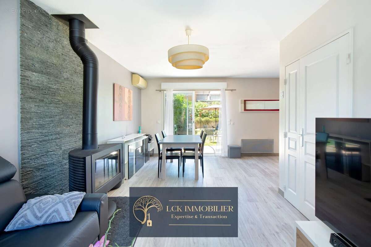 Maison à ROQUEBRUNE-SUR-ARGENS