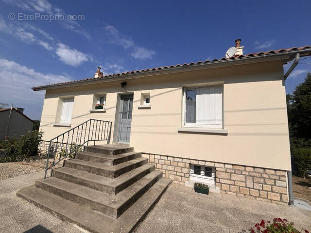 Maison à MONTHOIRON