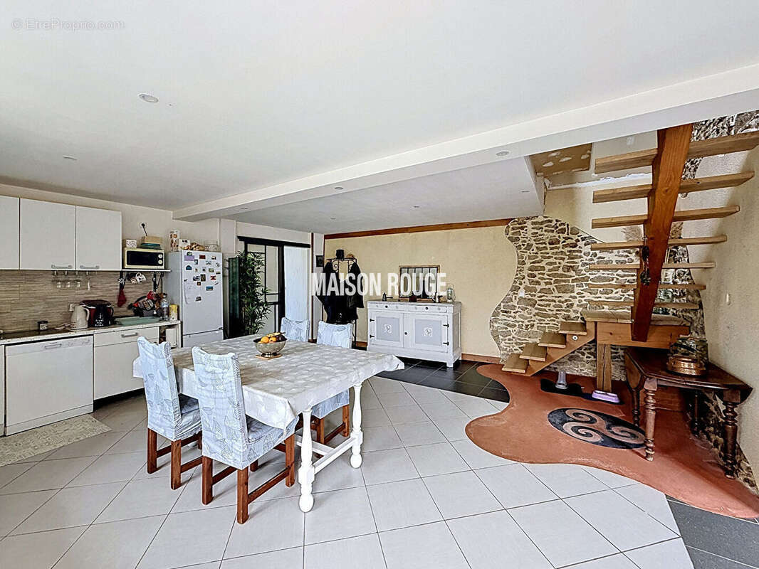 Maison en pierres avec potentiel  d'aménagement sur grand terrain - photo 3