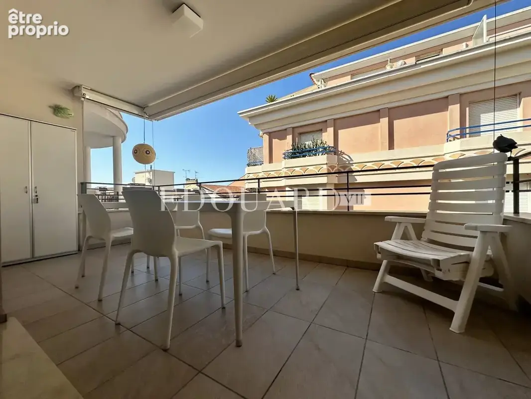 Trois pièces en superbe état avec grande terrasse et possibilité double garage, en plein centre de Menton - photo 12