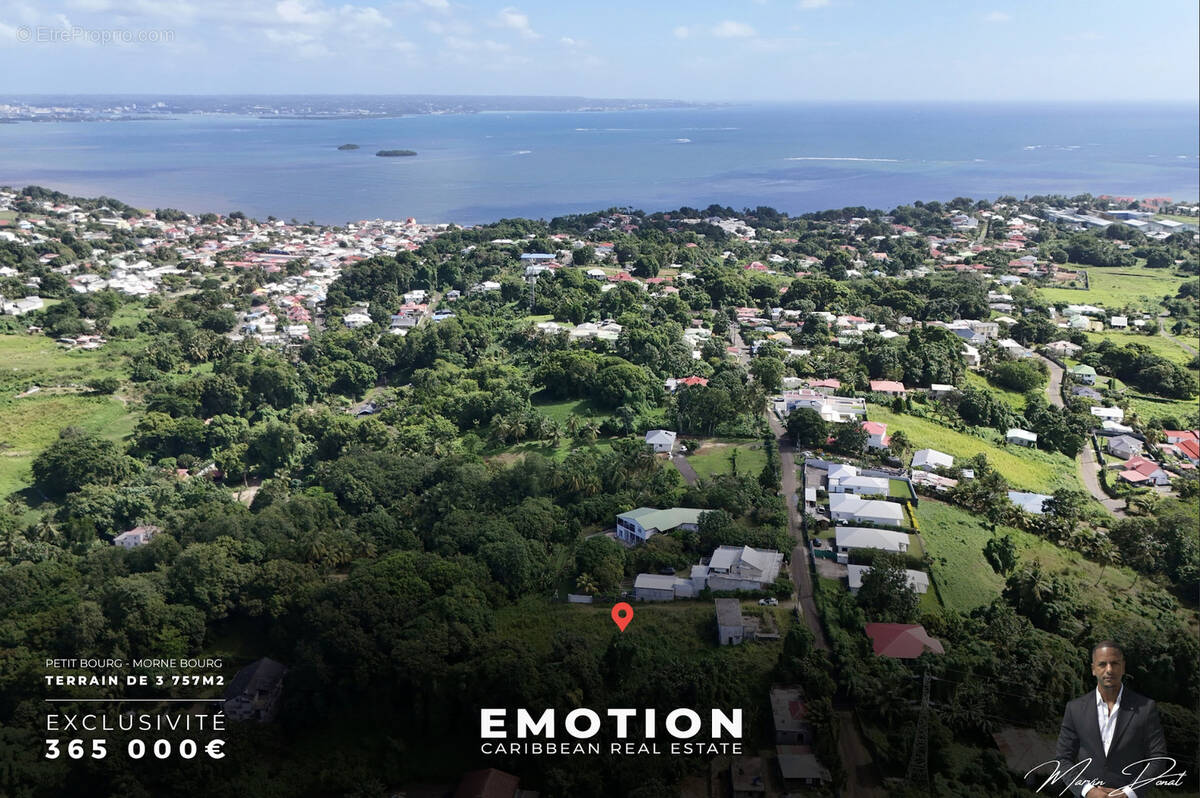 Terrain à PETIT-BOURG