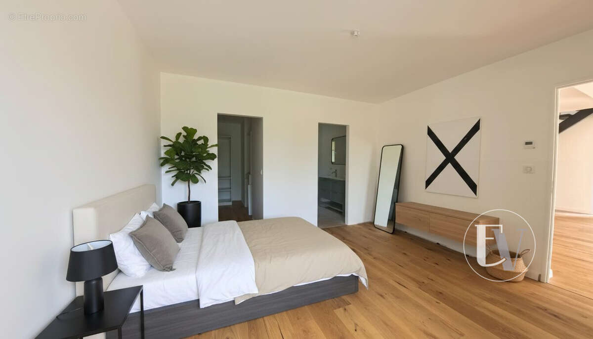 Maison 157 m² à La Teste-De-Buch  - photo 2