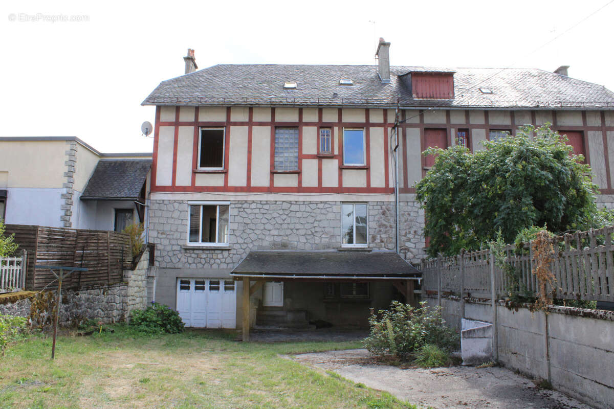 Maison à RIOM-ES-MONTAGNES