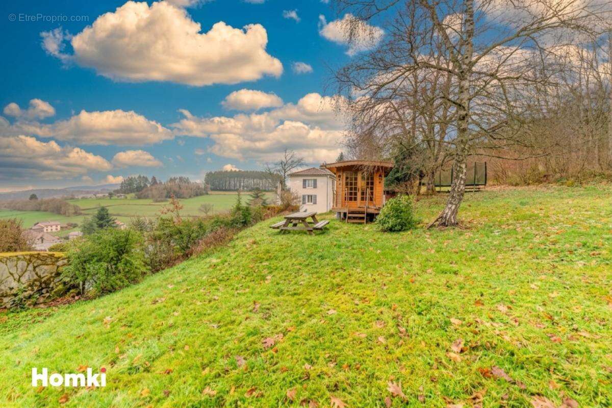 Maison à SAINT-CLEMENT-DE-VERS