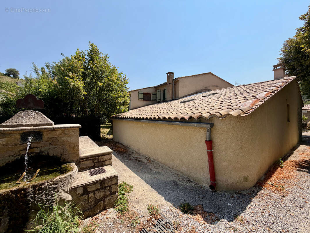 Region baronnies - ensemble immobilier avec commerce et appartement - photo 5