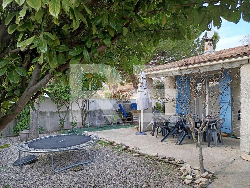 Maison à UCHAUD