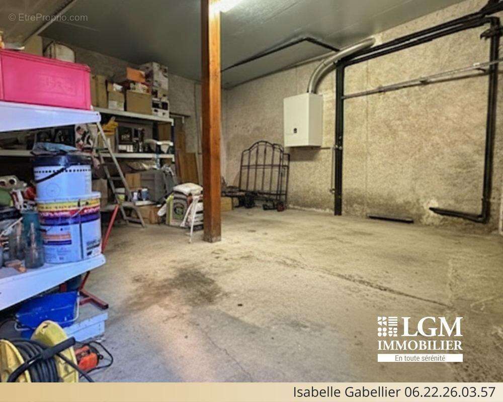 Maison à LE BREUIL-SUR-COUZE