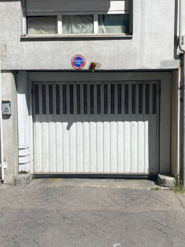 Parking à PARIS-20E