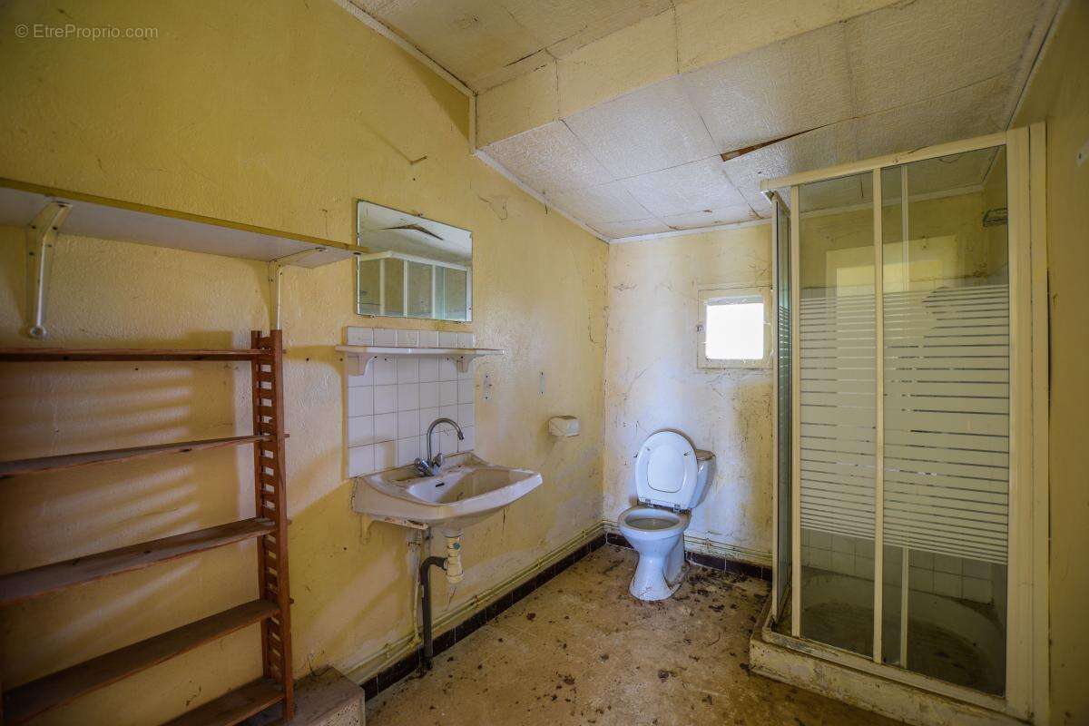 Maison à SAINT-LAURENT-DES-ARBRES