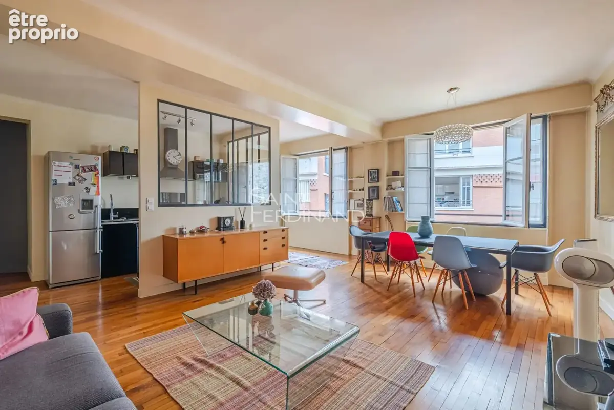 Appartement à PARIS-16E