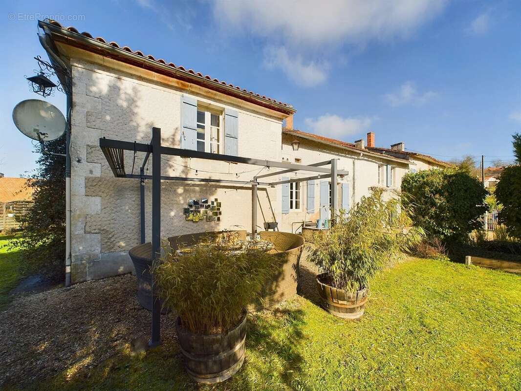 Maison à SAINT-PAUL-LIZONNE