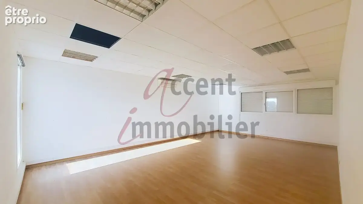 Chateaurenard : Bureaux professionnels - zone d'activité - photo 8