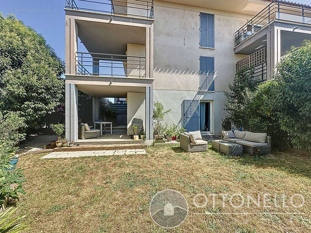 Appartement à ROQUEBRUNE-SUR-ARGENS