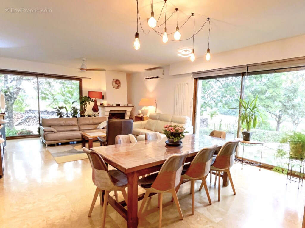 Maison à NEUVILLE-SUR-AIN