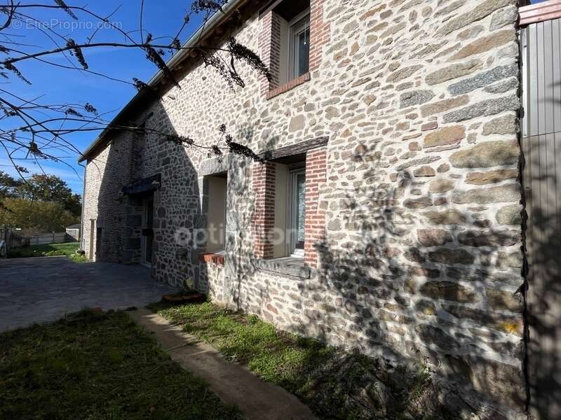 Maison à ARNAC-LA-POSTE