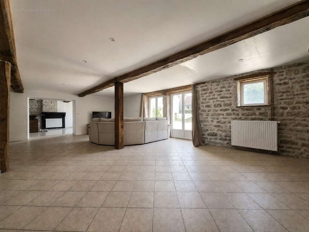 Maison à VIC-DES-PRES