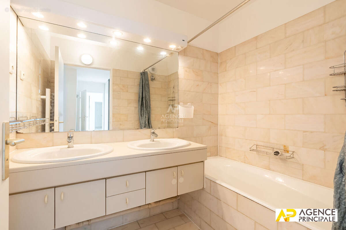 Appartement  4 pièce(s) - Ascenseur - terrasse - grand séjour - 78m² - photo 9