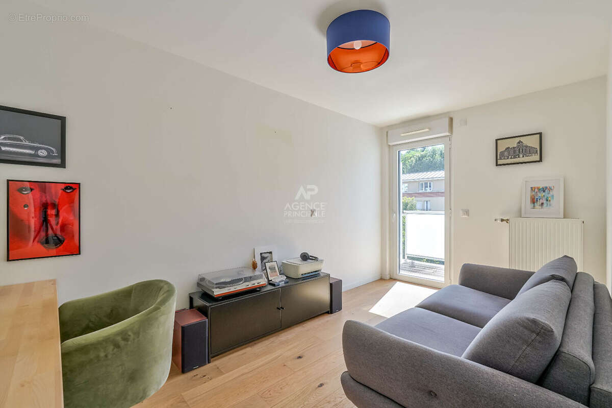 CHAVILLE bas limite Sèvres - 3 pièces récent avec balcon. - photo 6