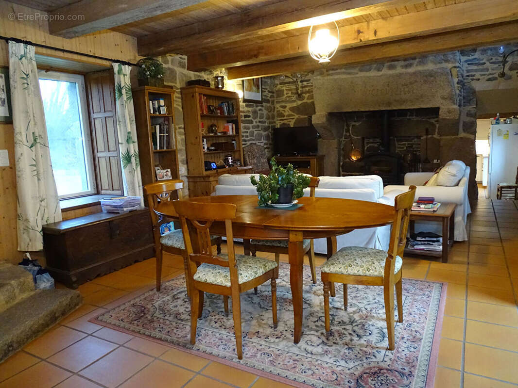 Maison à MAEL-CARHAIX