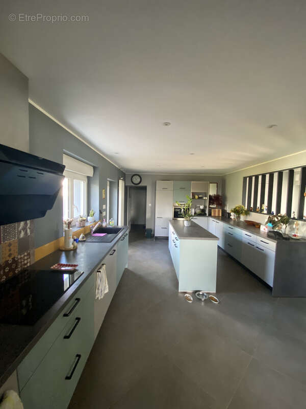 Challans - viager occupe d'une maison 3 chambres avec dependances - photo 4