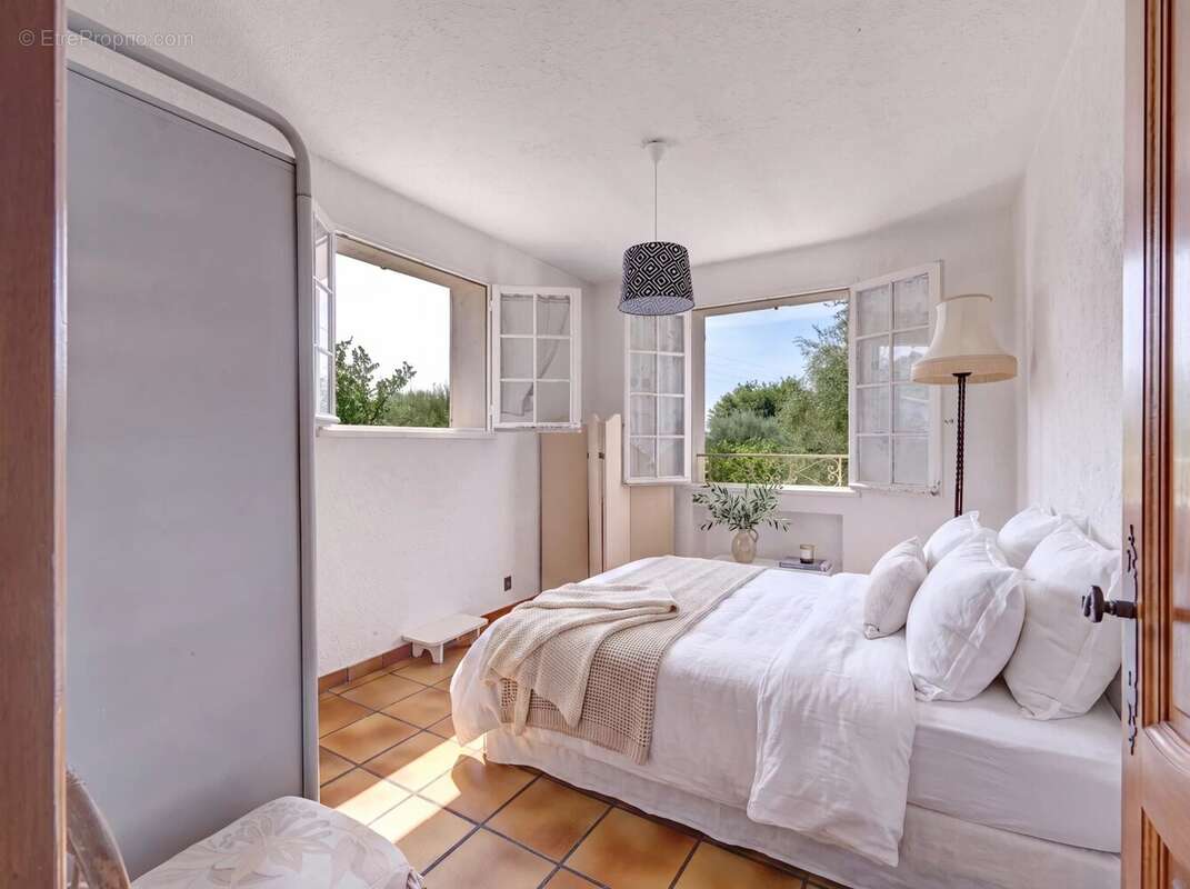 CONTES Maison avec piscine, garage et fort potentiel locatif – calme absolu proche Castellar - photo 22