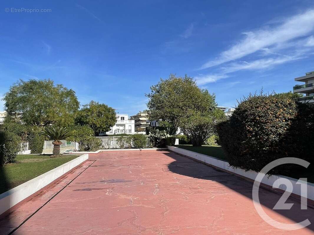 Appartement à SAINT-LAURENT-DU-VAR