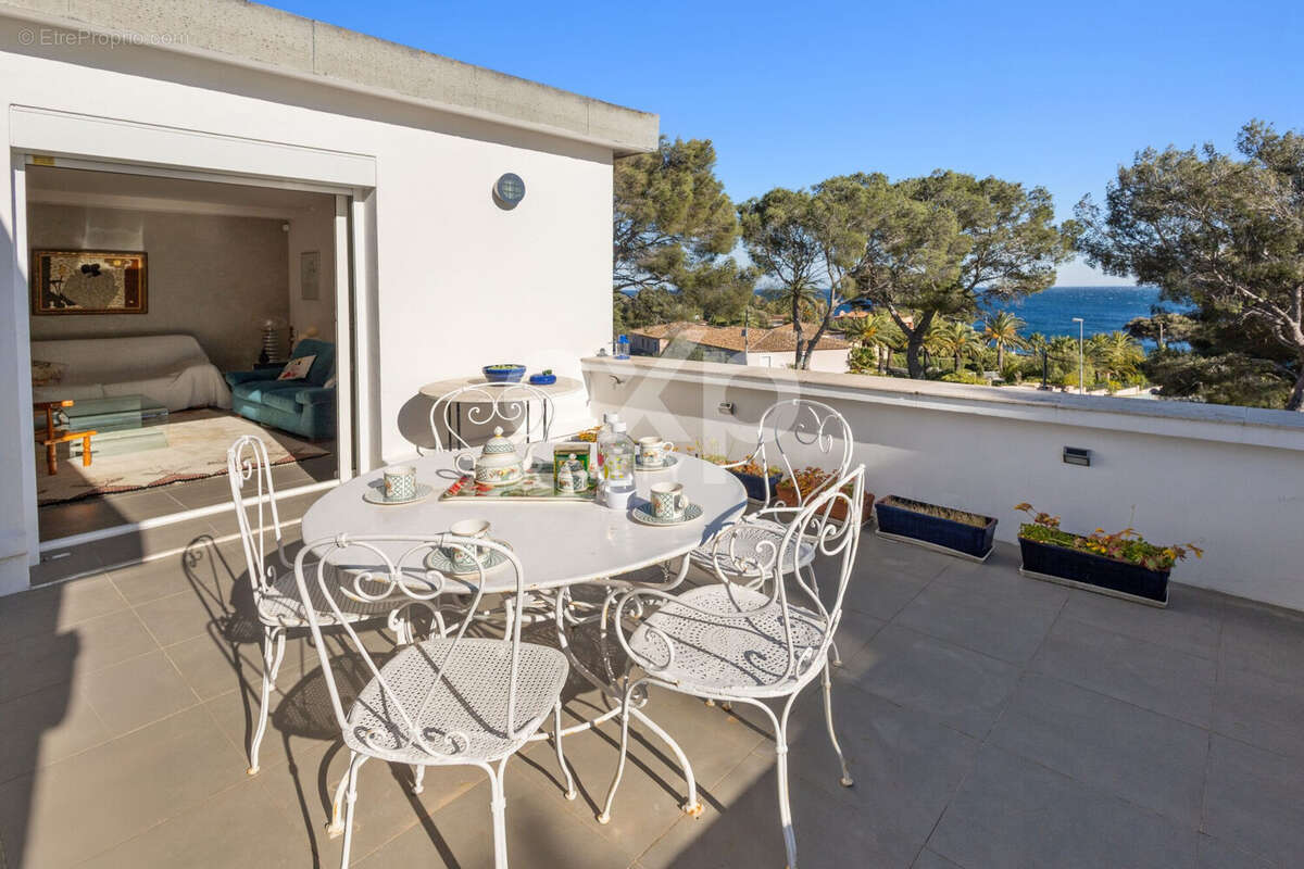 Appartement à ROQUEBRUNE-SUR-ARGENS
