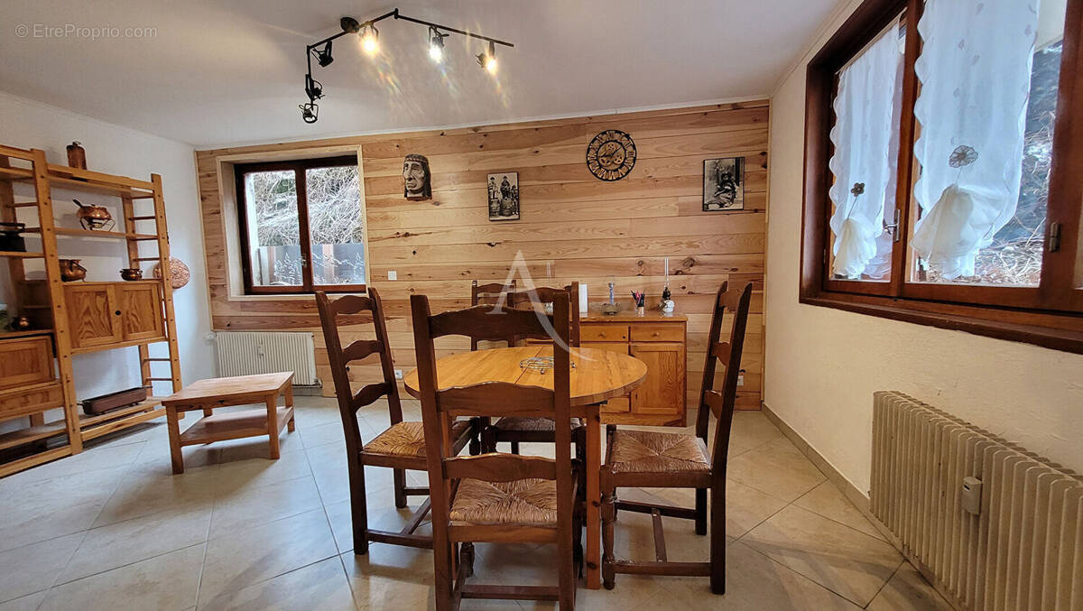 Appartement à GREOLIERES
