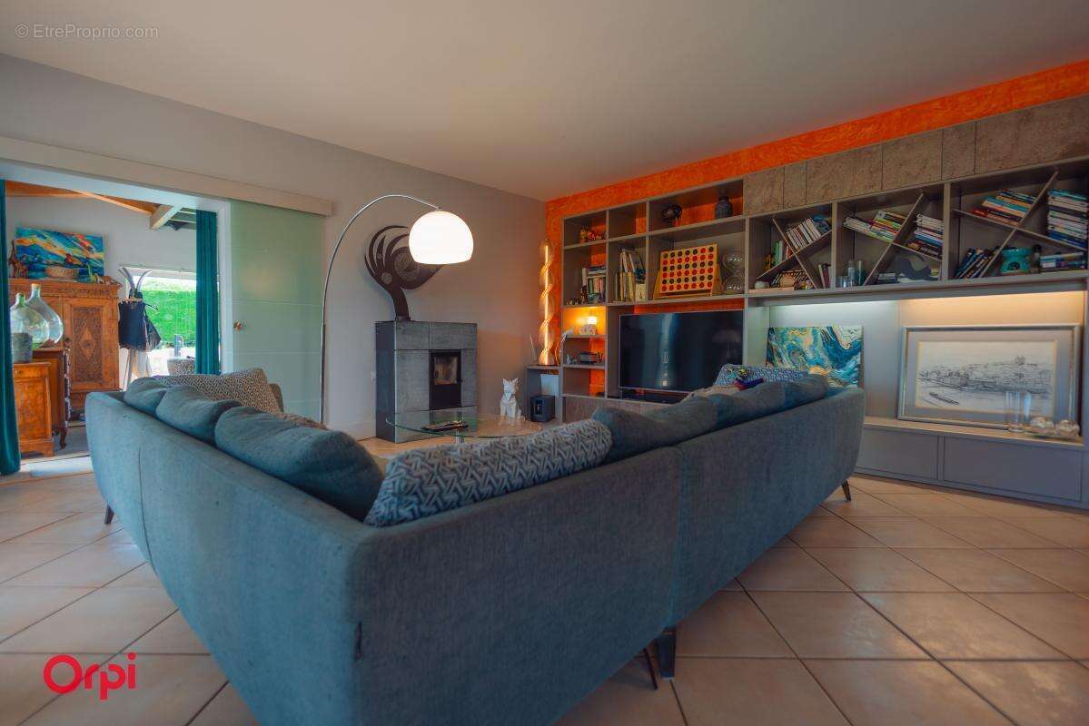 Maison à BESSENAY