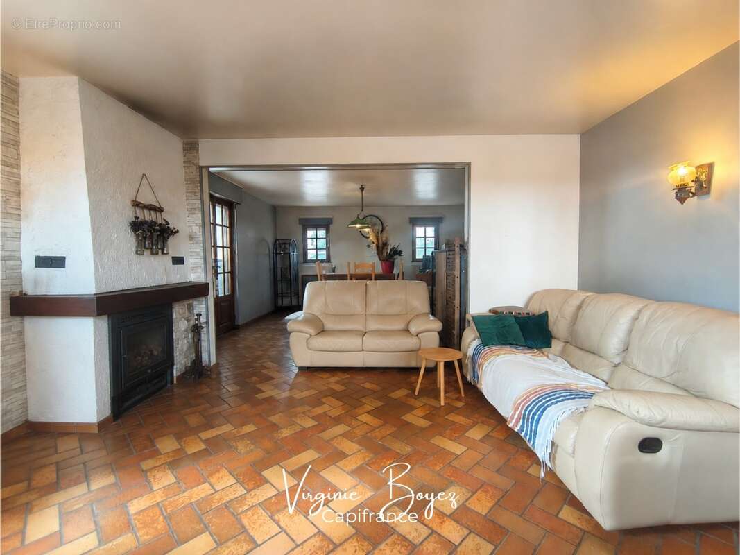 Maison de campagne 190 m² – 4 chambres – Terrain clos de 7 500 m² – Beau potentiel - photo 4