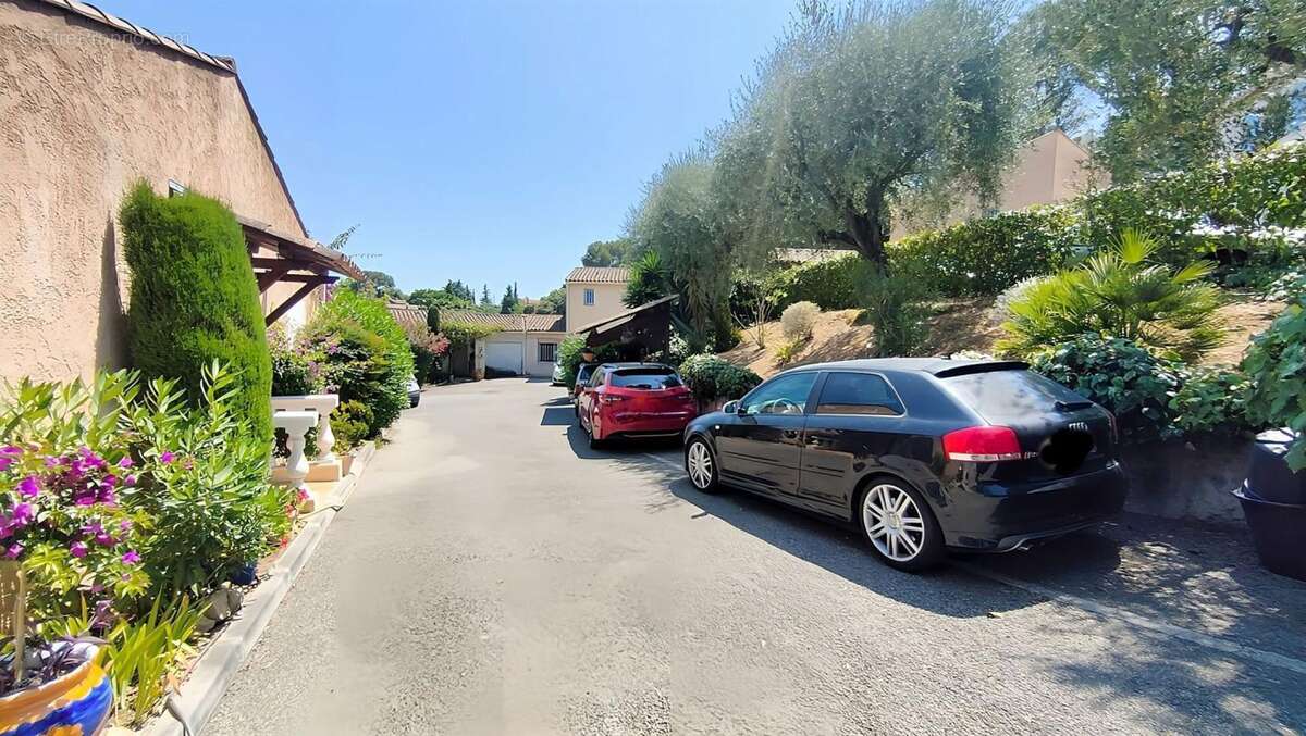 Maison à VALLAURIS