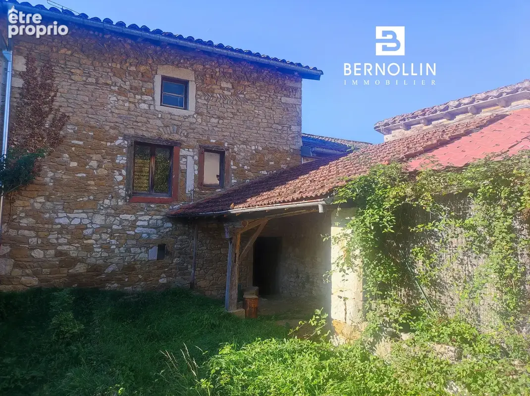 Maison de village en pierre à rénover de 90 m2 au coeur de Treffort - photo 2