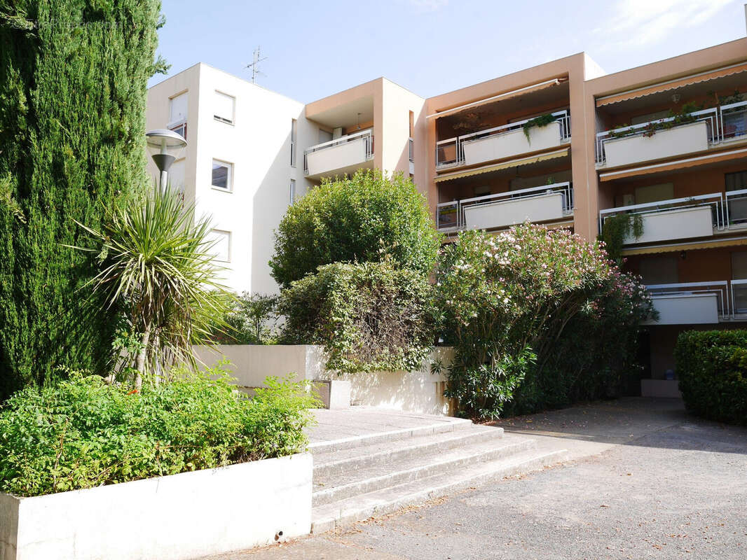 Résidence calme, parc arboré - Appartement à NIMES