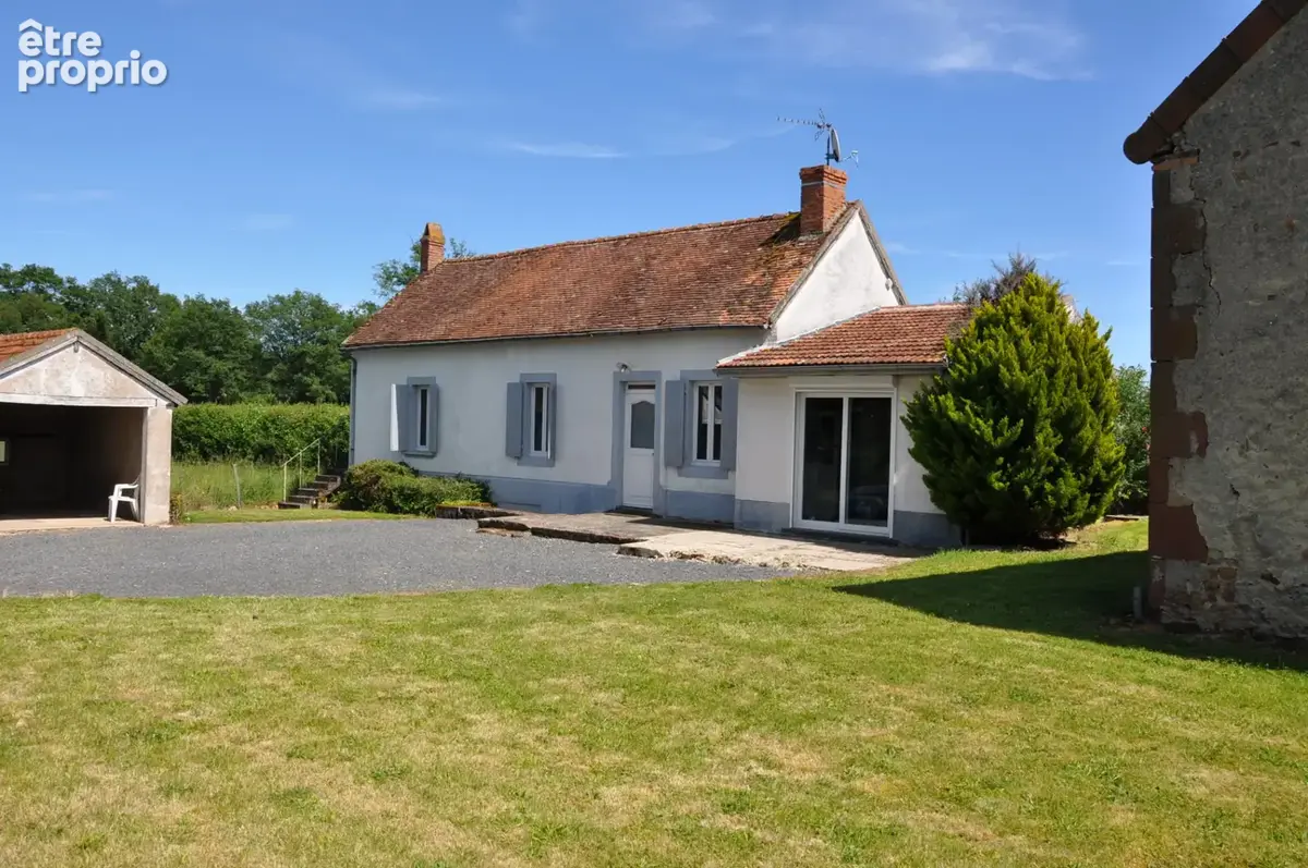Belle maison en pierre, avec 2 chambres, une grange et terrain de 1543 m2 - photo 1