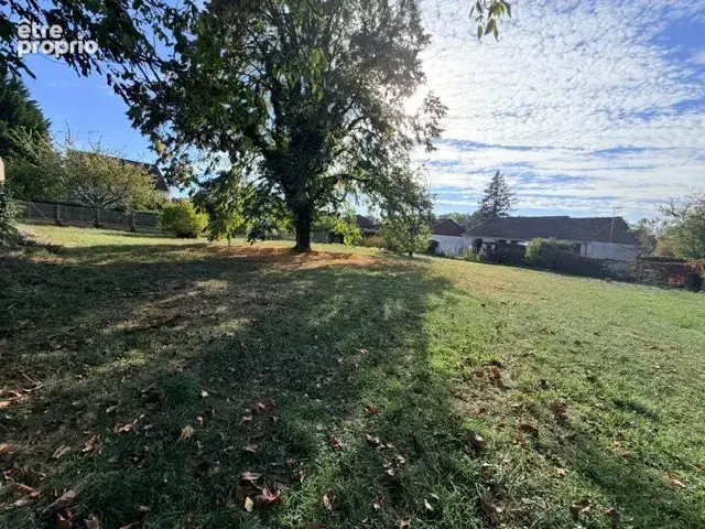 Terrain à POUGUES-LES-EAUX