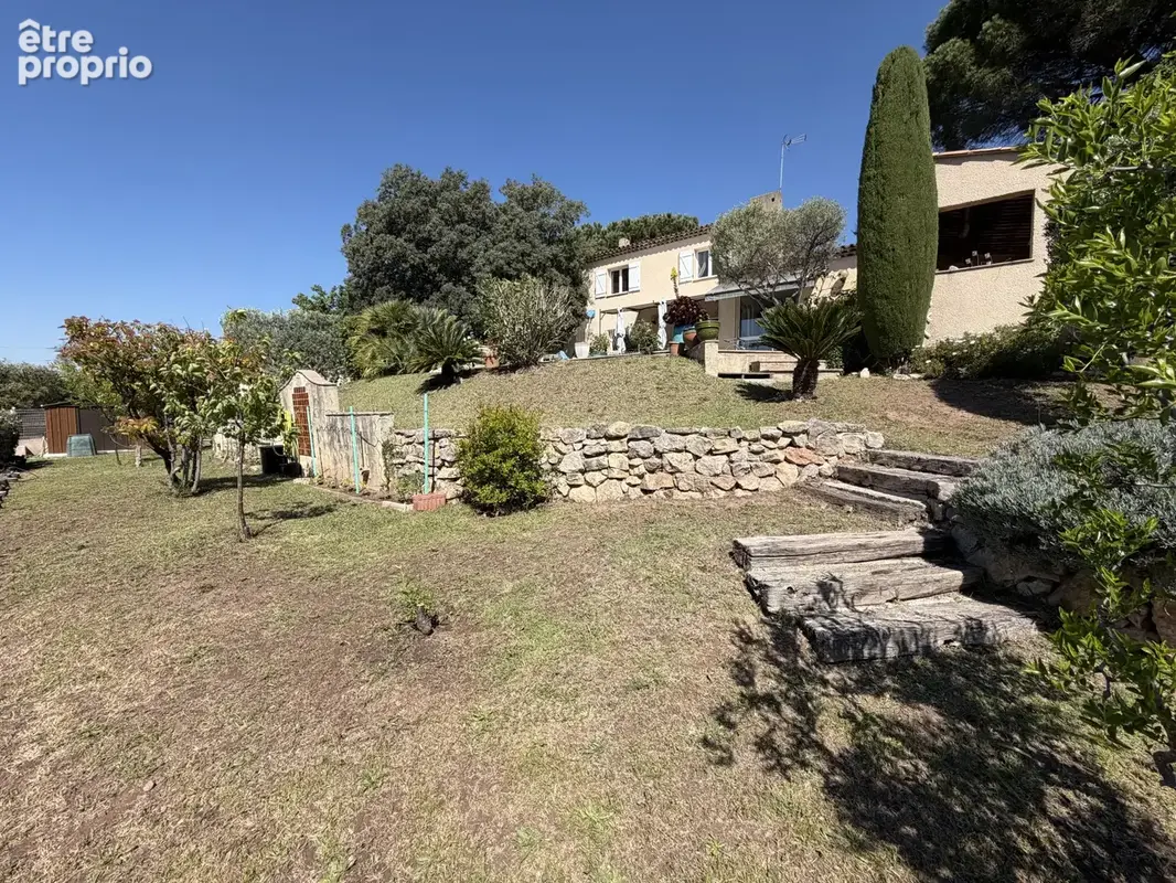 Puget-sur-Argens -Villa avec piscine et T3 indépendant   180 m2 au total - photo 6