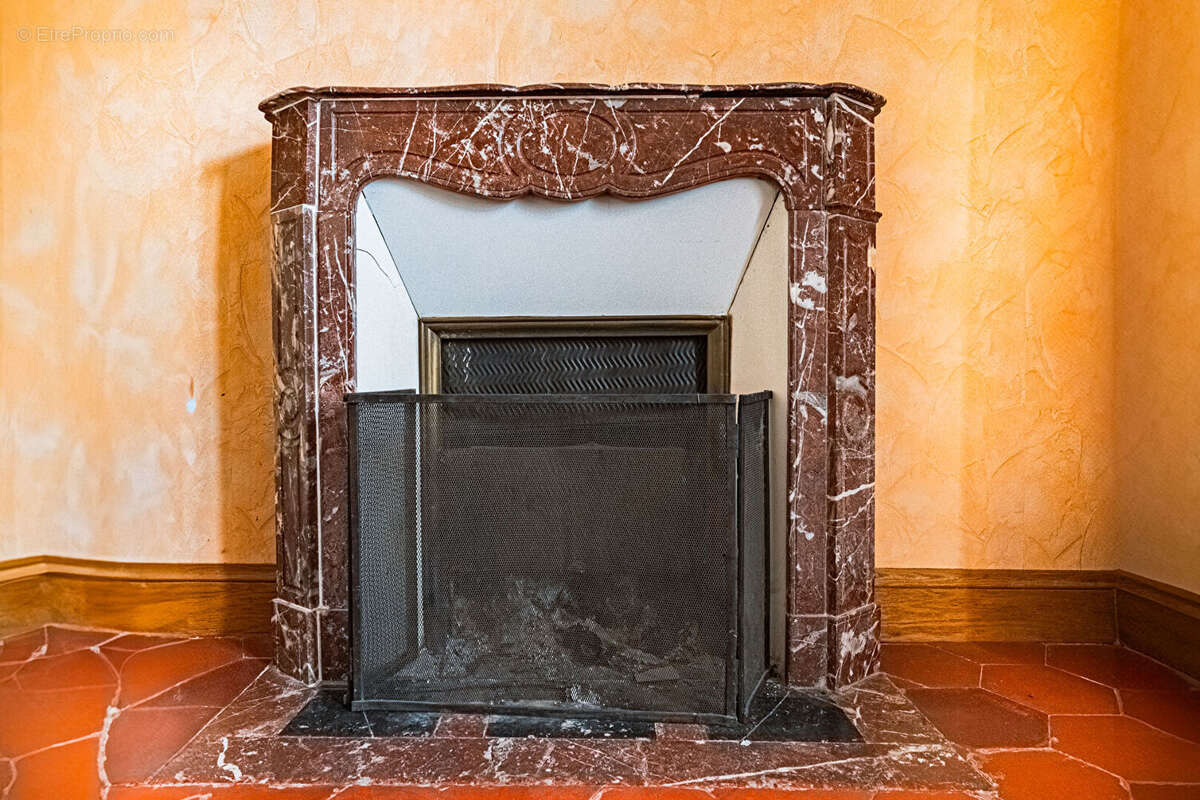 Maison à SAINT-LAMBERT-DU-LATTAY