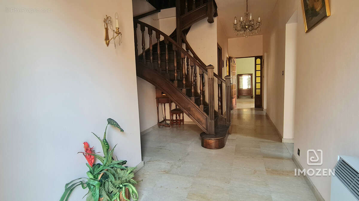 Maison T5 de 174 m2 Carrez - 327m2 de terrain - photo 6
