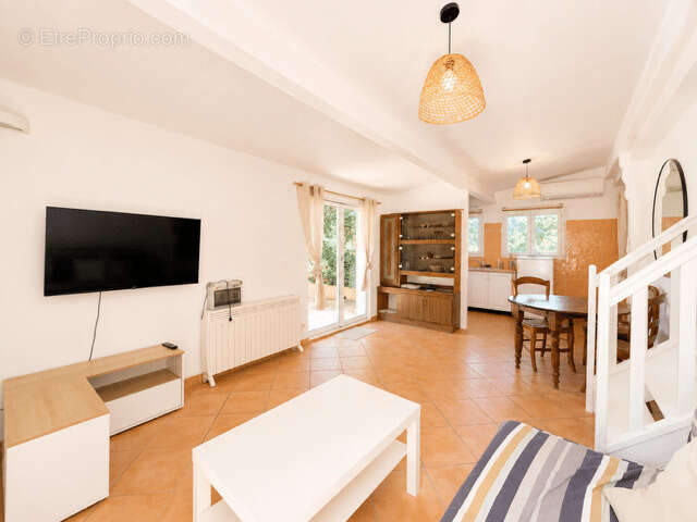 Domaine des Maurels à Bormes-les-Mimosas : 2 habitations avec terrasses sur parcelle de 350 m² - photo 5