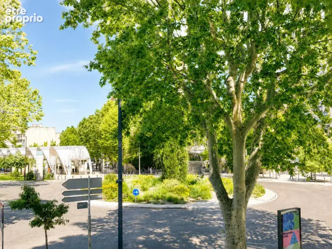 AIX CENTRE -AVENUE DES BELGES – Type 4 rénové avec ascenseur, cave et stationnement collectif - photo 4