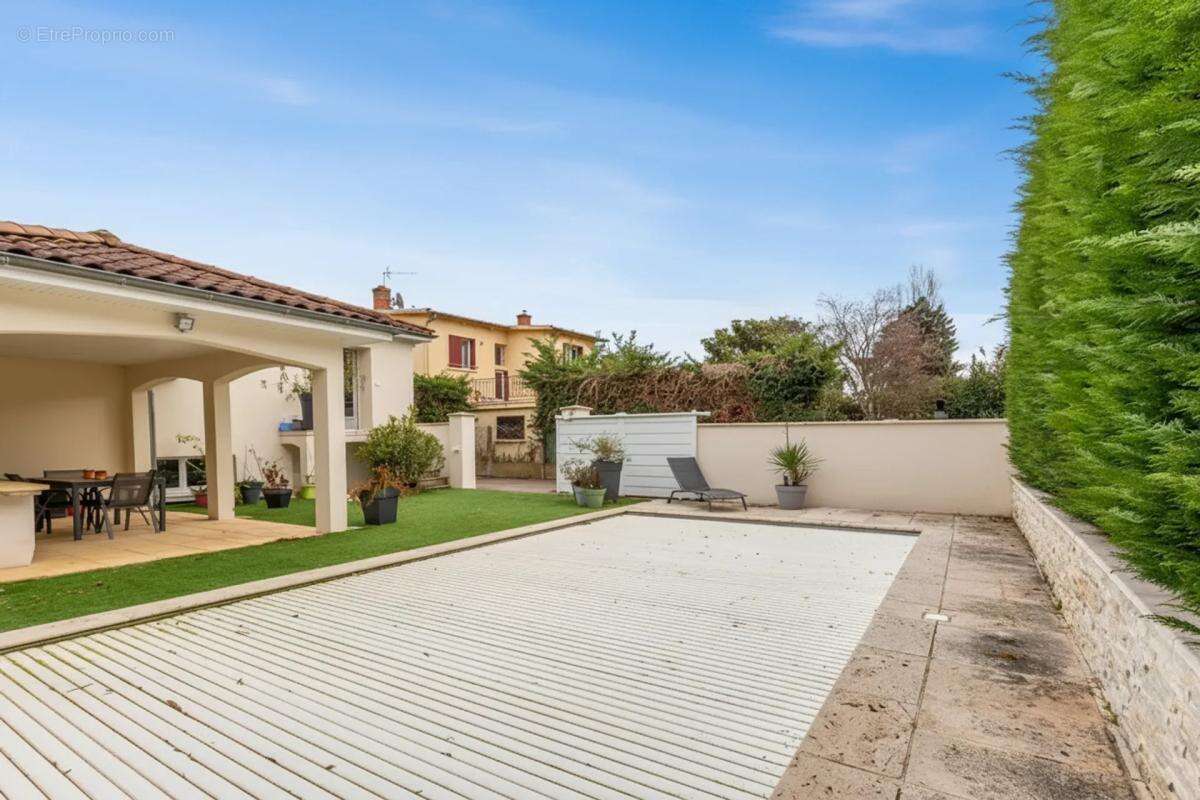 Maison à MEYZIEU
