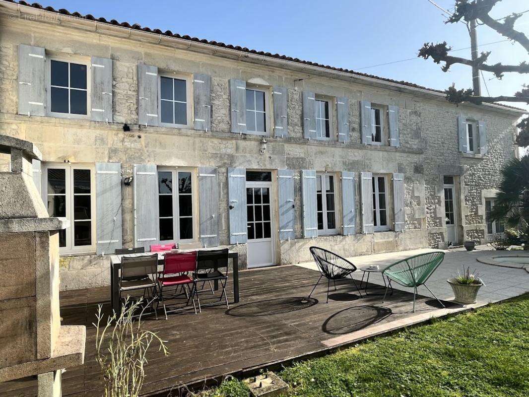 Maison 240 m² à Le Chay  - photo 4