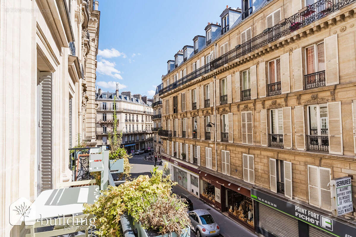 Appartement à PARIS-8E