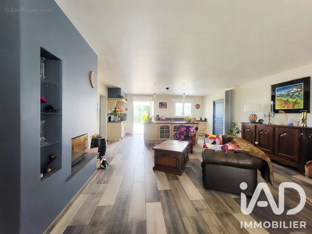 Maison 218 m² à Marlemont  - photo 2