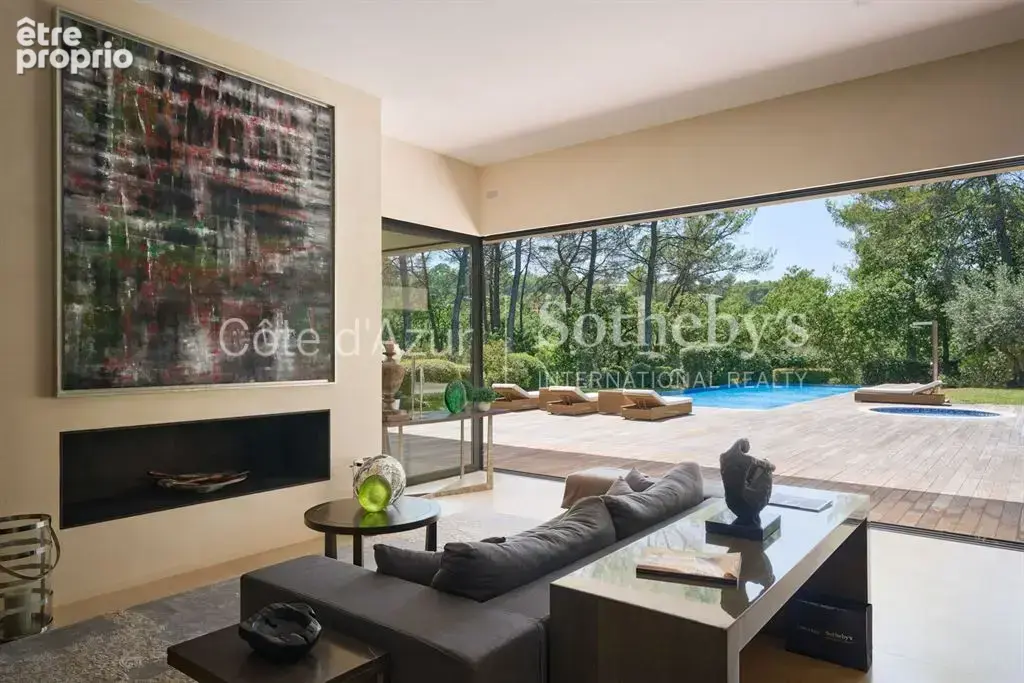Terre Blanche, villa de plus de 500 m² avec cinq suites sur un parc de 9 585 m² - photo 7